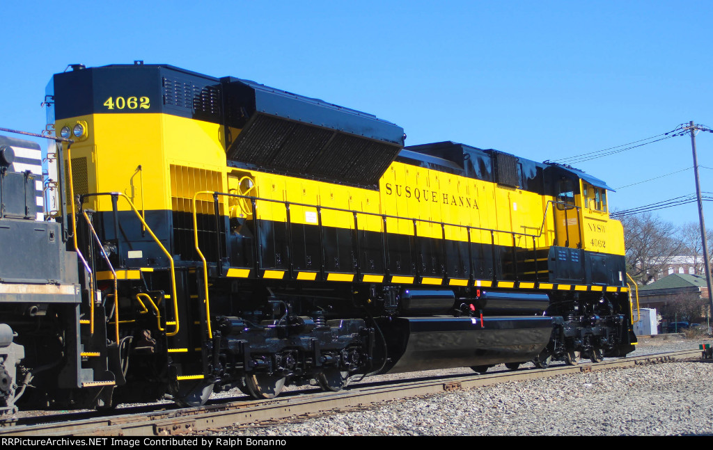 Rear view of the 4062 on its maiden run at Mt Vernon St